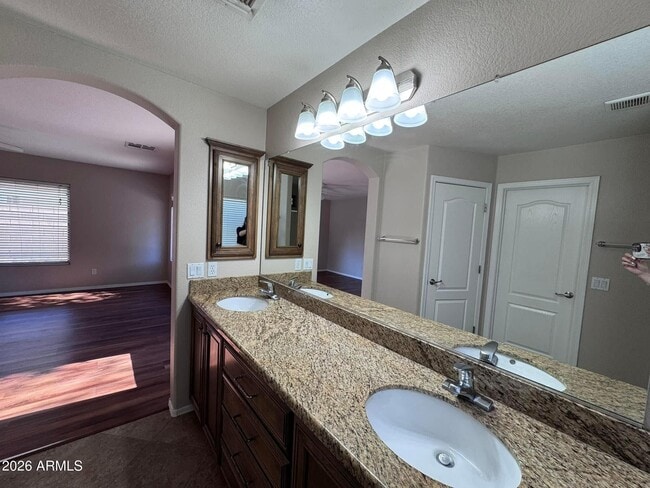 Building Photo - 3439 E Juanita Ave