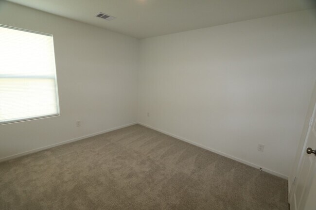 Building Photo - 25360 Carnation Ct