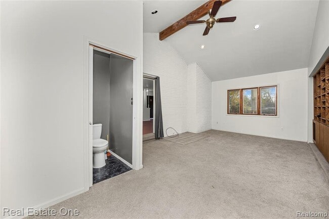 Building Photo - 2360 Pine View Dr