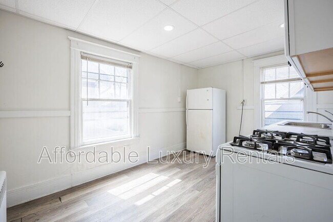 Building Photo - 3 Sumner Park