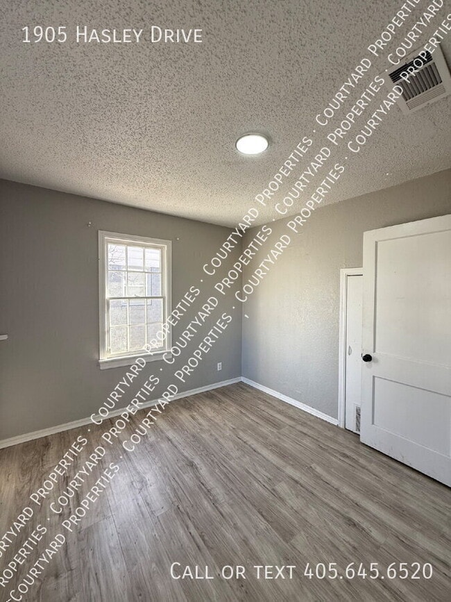 Building Photo - 1905 Hasley Dr