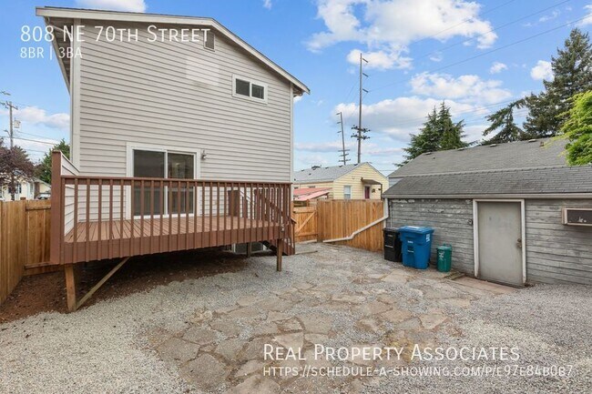 Building Photo - 808 NE 70th St
