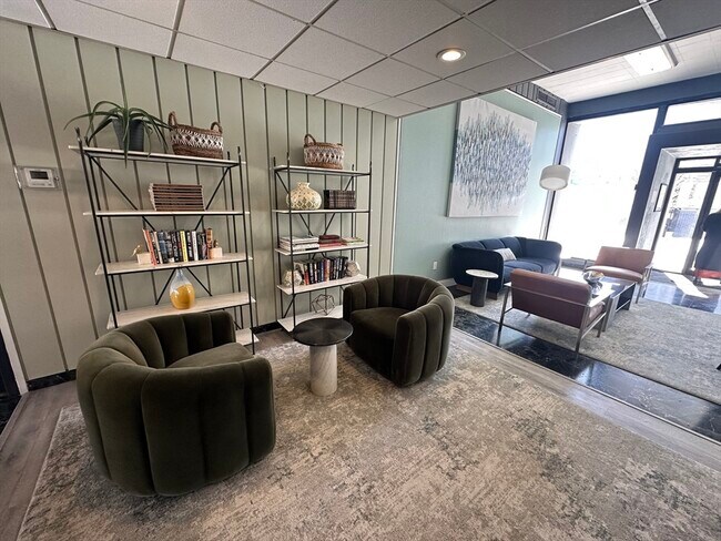 Building Photo - 566 Commonwealth Ave