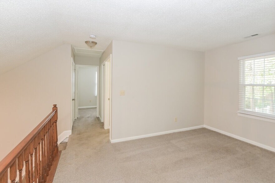 Building Photo - 2108 David Earl Dr