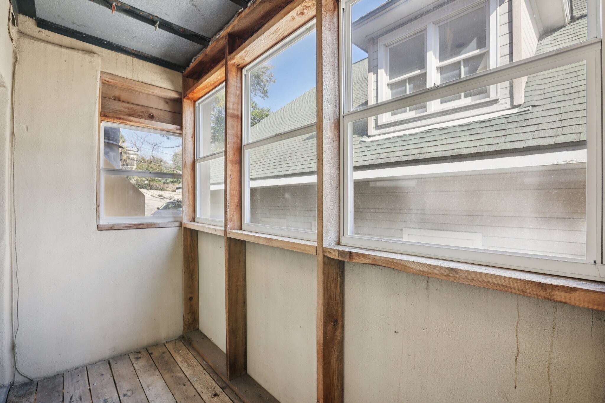 Building Photo - 1106 W 6th St