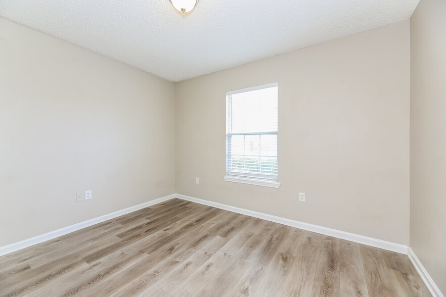 Building Photo - 2554 Blackstone Ct