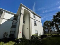 Building Photo - Water View!! 4 Bedroom/2 Bath Orlando Condo in Bella Terra!