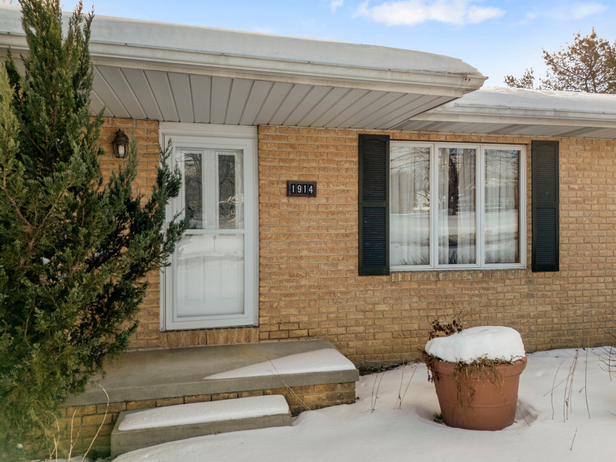 Building Photo - 1914 Raber Rd