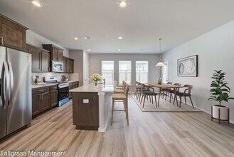 Building Photo - Spacious 4-Bedroom, 2.5-Bath in Broken Arrow!