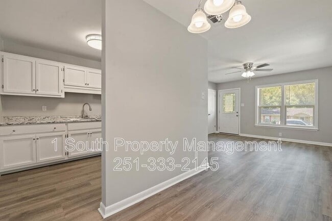 Building Photo - 1725 Harbor Dr E