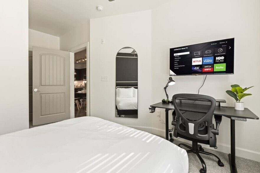 Building Photo - 5275 Town and Country Blvd