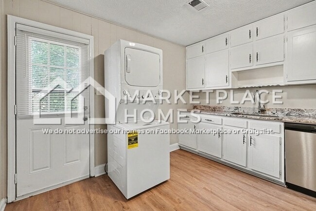 Building Photo - 5713 Alabama St SW