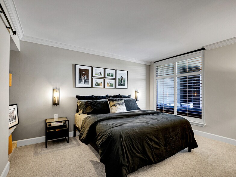 Building Photo - 8100 E Union Ave