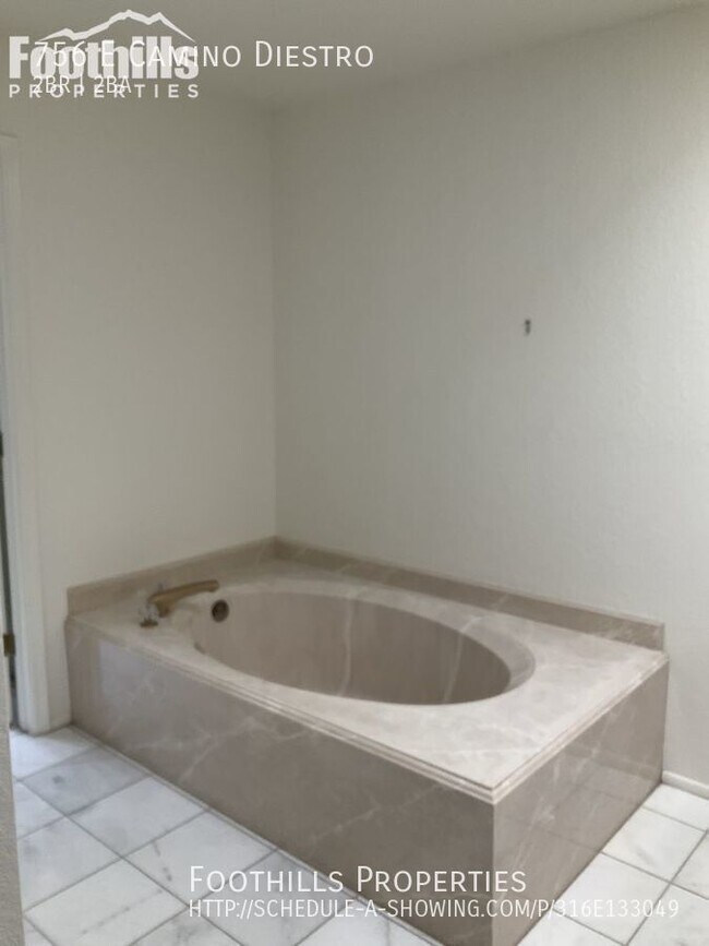 Building Photo - El Conquistador