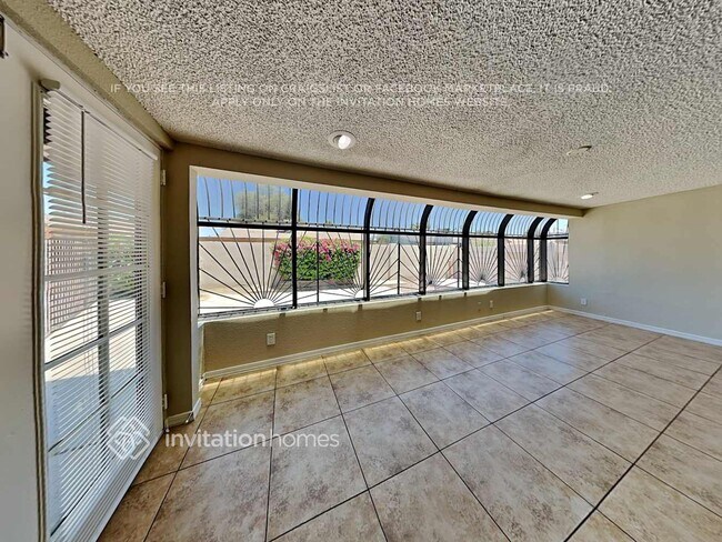 Building Photo - 10108 W Glenrosa Ave