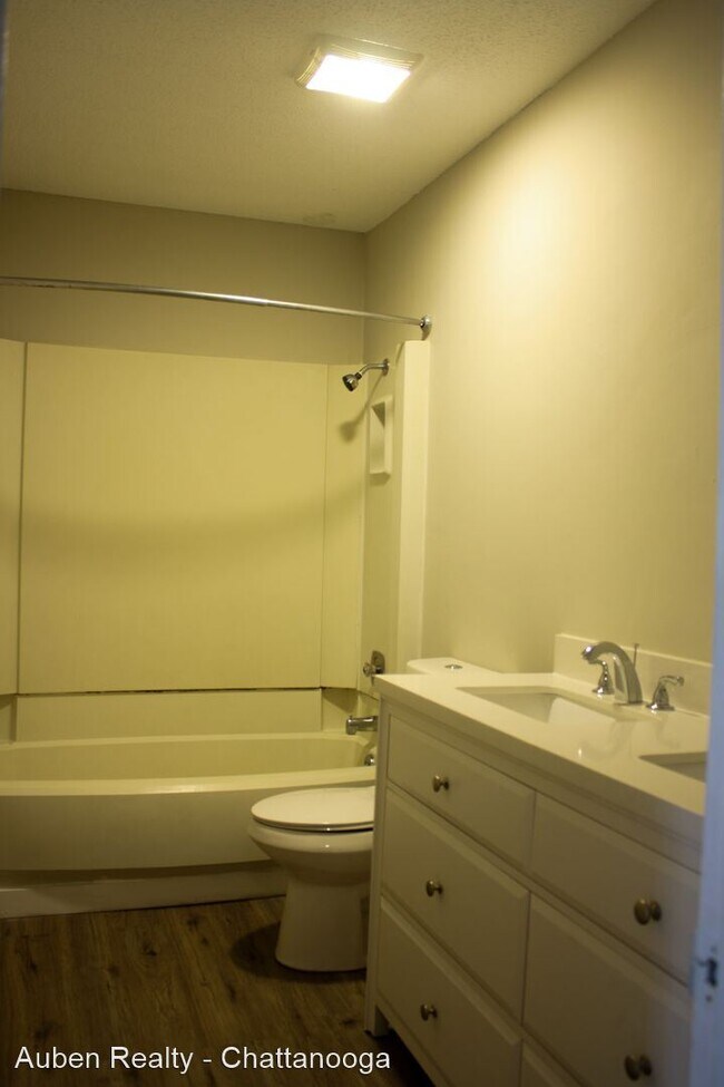 Building Photo - 3 br, 2.5 bath House - 1422 Stratton Place...