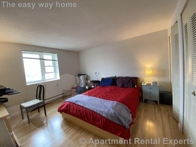 Building Photo - 94 Beacon St