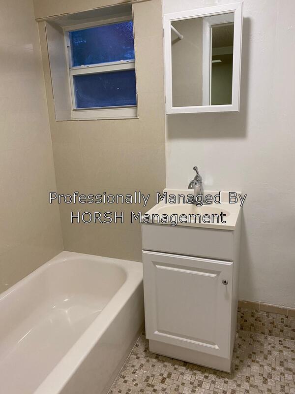 Building Photo - 525 NW 72nd Ave