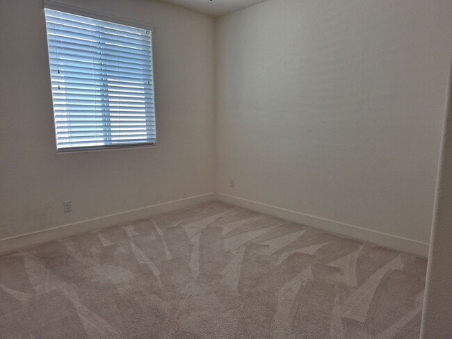 Building Photo - Adorable 4 bedroom 3 Bath with Loft