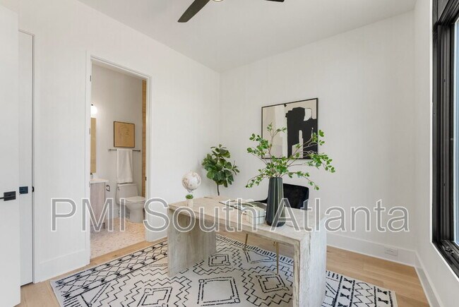 Building Photo - 194 E Lake Terrace SE