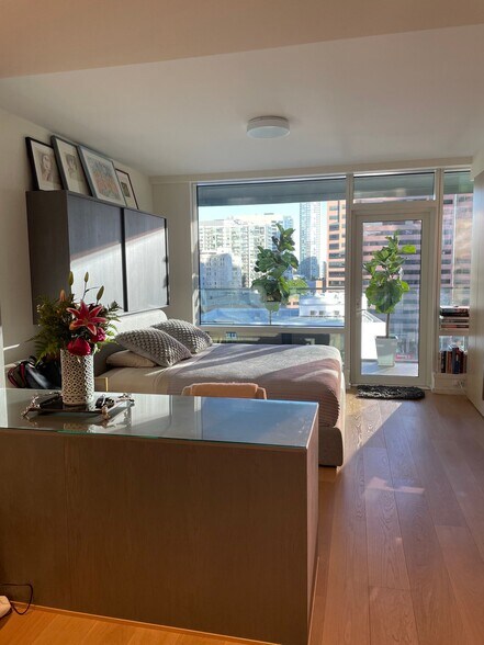 Building Photo - 877 Francisco St