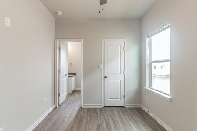 Building Photo - 209 Peruna Dr