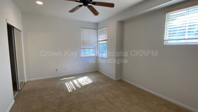 Building Photo - 1030 Eastlake Cir