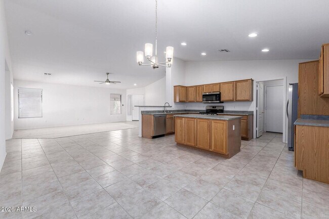 Building Photo - 15847 W Saguaro Ln