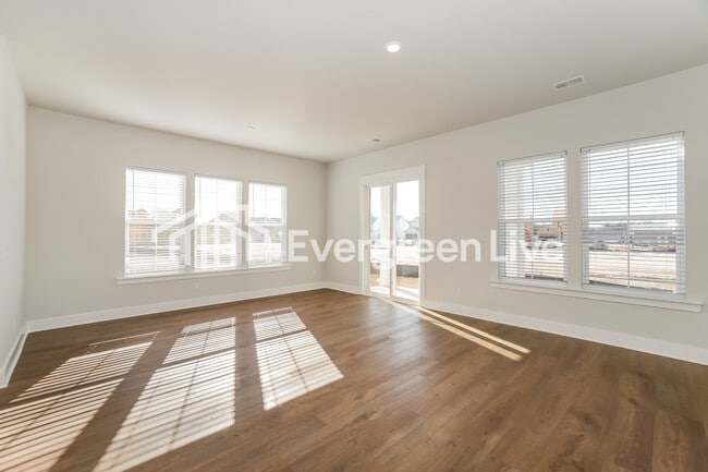 Building Photo - 131 Bloomsbury St