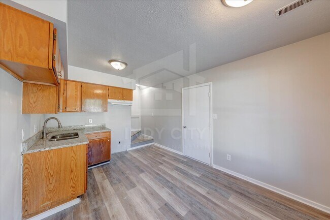 Building Photo - 205 N Manngrove Ln