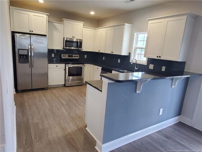 Building Photo - 5717 Pondhaven Dr