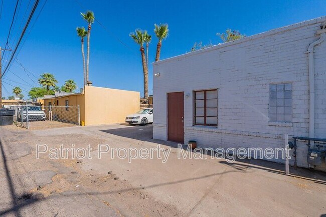 Building Photo - 928 W McDowell Rd