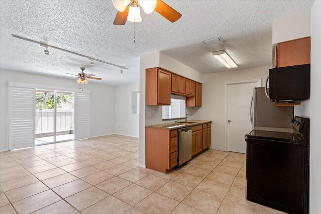 Building Photo - 3902 NW Cinnamon Tree Cir