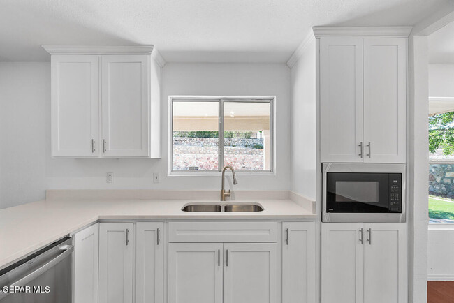 Building Photo - 6696 Dakota Ridge Dr