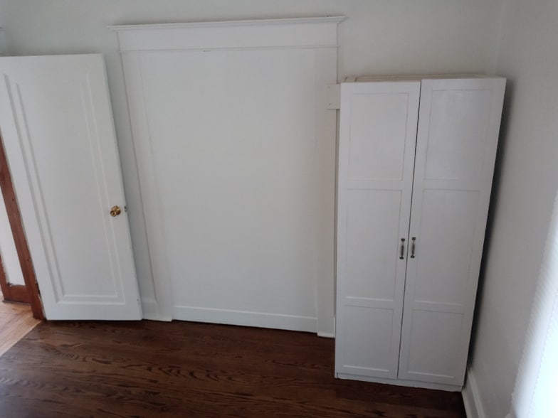 Building Photo - 1210 Erie St