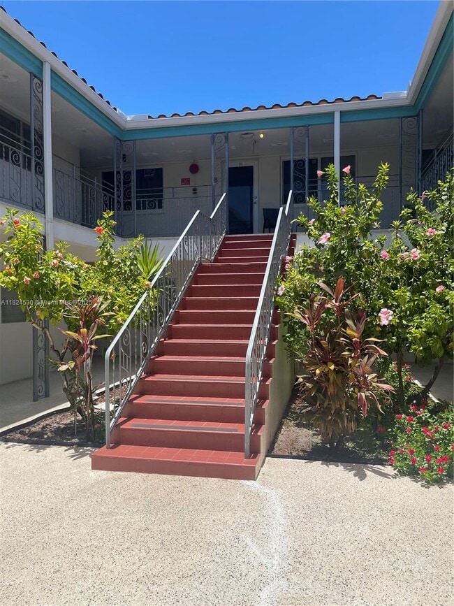 Primary Photo - 7300 Byron Ave