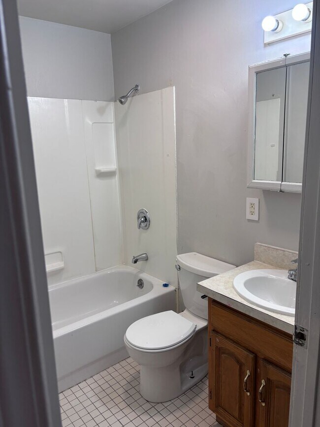 Building Photo - 3604 Oregon Dr