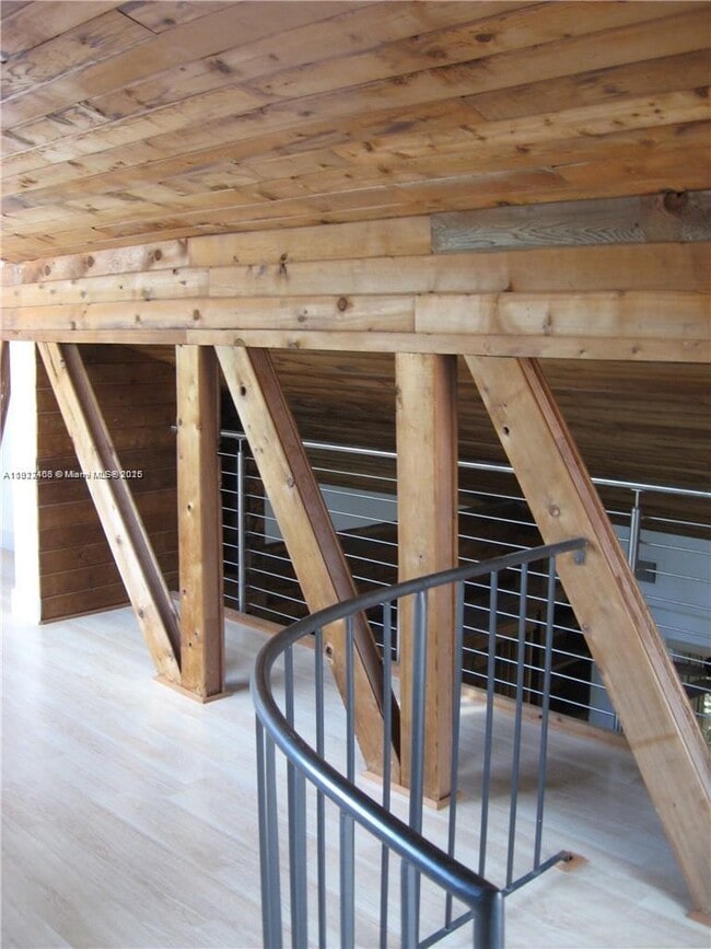 Building Photo - 310 SW 34th Ave