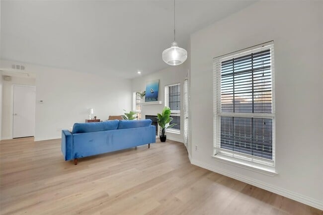 Building Photo - 1700 Amelia Ct