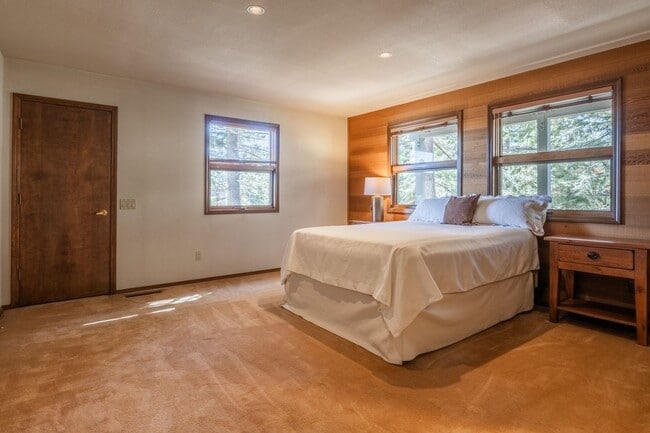 Building Photo - 283 Monterey Pine Rd