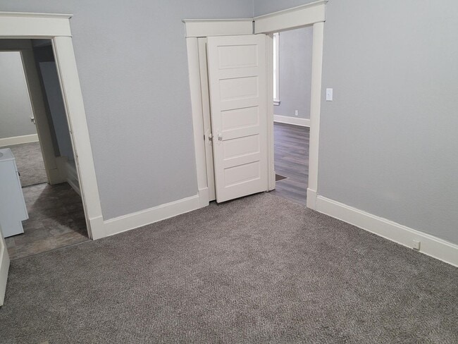 Building Photo - 2 Bedroom, 1 Bath House