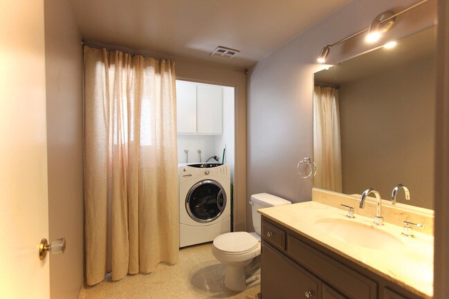 Laundry room - 13232 Fiji Way