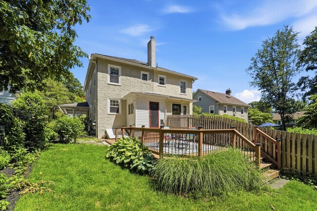 Building Photo - Available Now – Move-In Ready Paoli Gem With Updated Finishes, Loft Space & Parking