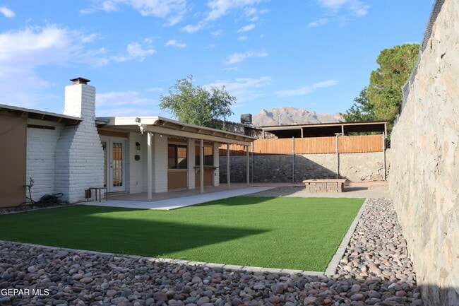 Building Photo - 6704 La Cadena Dr