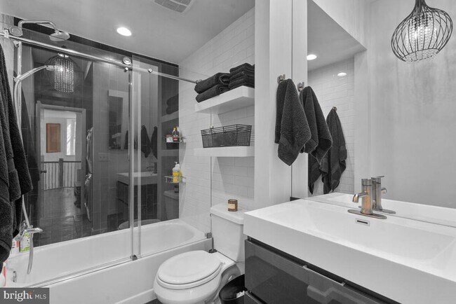 Building Photo - 1434 Potomac Ave SE