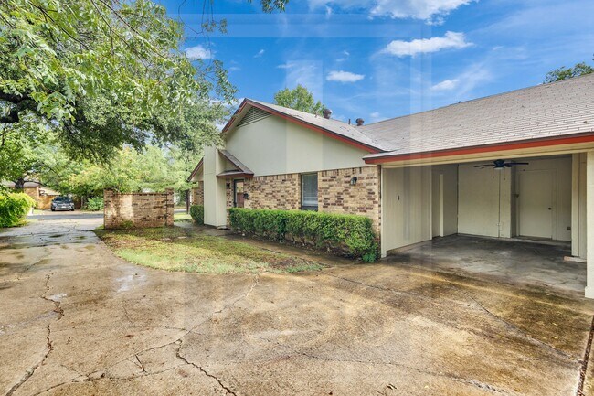 Building Photo - 3002 Breeze Terrace