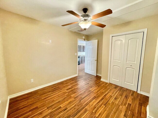 Building Photo - 1033 Rivas St