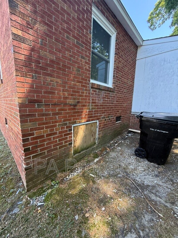 Building Photo - 221 Willow Ave
