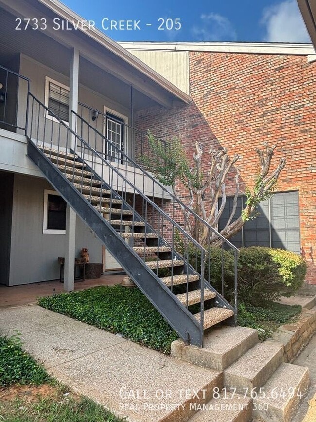 Building Photo - 2733 Silver Creek Dr