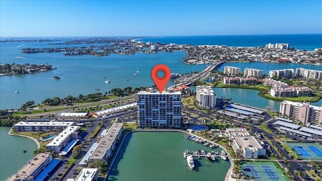 Building Photo - 7300 Sun Island Dr S